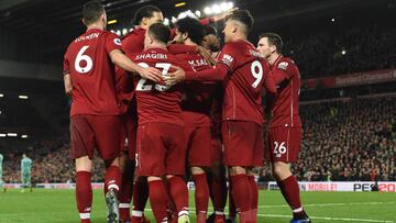 Los jugadores del Liverpool celebran uno de los goles de Firmino en el triunfo por 5-1 ante el Arsenal.