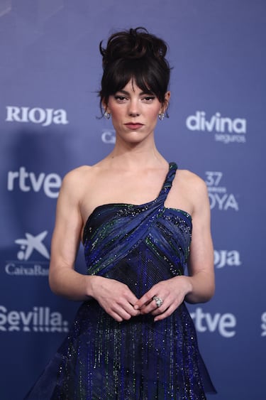 La actriz Vicky Luengo posa en la alfombra azul.