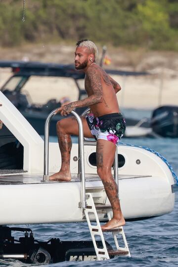 Neymar de vacaciones en Ibiza