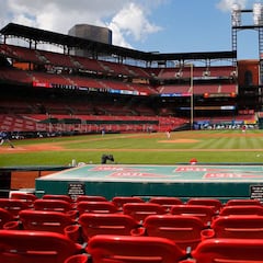 Nueva prueba positiva en Cardinals pospone juego contra Cubs