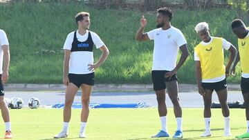 jUAN vILLAR DURANTE EL ENTRENAMIENTO DE LA UD ALMERIA DE HOY