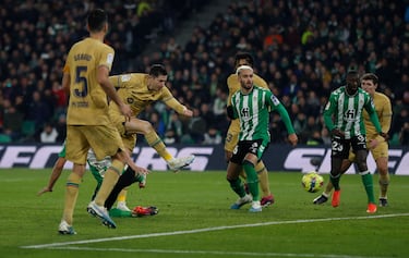 0-2. Robert Lewandowski marca el segundo tanto. El delantero polaco aprovecha un balón suelto en el área para batir a Rui Silva tras un córner rematado por Ronald Araujo.