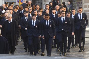 El adi車s multitudinario a Davide Astori