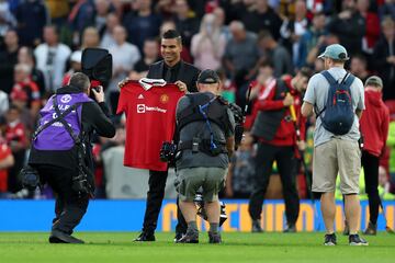 MANCHESTER, ENGLAND - AUGUST 22: New signing, Casemiro of Manchester United poses for a photo with a shirt as they are introduced to fans prior to the Premier League match between Manchester United and Liverpool FC at Old Trafford on August 22, 2022 in Manchester, England. (Photo by Clive Brunskill/Getty Images)