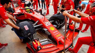 Mick Schumacher al volante del Ferrari.