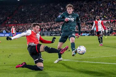Santi Giménez anota en el Feyenoord vs Volendam