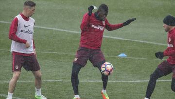 El Atlético se entrena bajo la nieve y sin Simeone