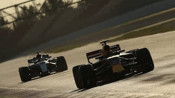 Formula One - F1 - Test session - Barcelona-Catalunya racetrack in Montmelo, Spain - 10/3/17. Red Bull&#039;s Max Verstappen is followed by Mercedes&#039; Lewis Hamilton. REUTERS/Albert Gea