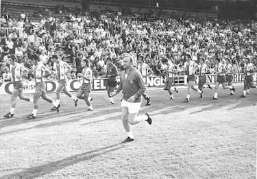 En 1971 fichó como entrenador del Espanyol donde estuvo siete temporadas. Se fue en 1978 con 252 partidos dirigidos, un tercer puesto (1972-73), dos participaciones en la UEFA y dos triunfos en los míticos derbis de Sarrià.