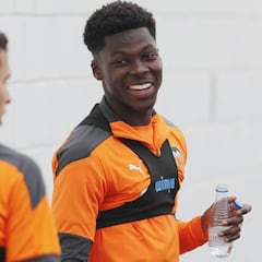 Estados Unidos, Inglaterra y el Valencia, pendientes de Yunus