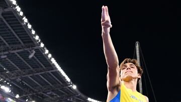 Sweden's Armand Duplantis celebrates after passing 6.10m and setting the new Olympic record in the men's pole vault final of the athletics event at the Paris 2024 Olympic Games at Stade de France in Saint-Denis, north of Paris, on August 5, 2024. (Photo by Kirill KUDRYAVTSEV / AFP)
