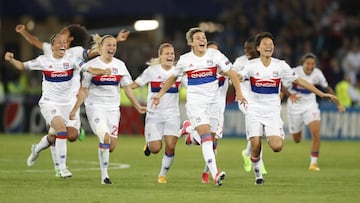 Britain Football Soccer - Olympique Lyonnais v Paris Saint Germain - UEFA Women&#039;s Champions League Final - Cardiff City Stadium, Cardiff, Wales - 1/6/17 Lyon celebrate winning the penalty shootout and the UEFA Women&#039;s Champions League Final Acti