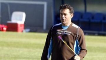 <b>SONRÍE. </b>Luis García considera vital ganarle al Deportivo.