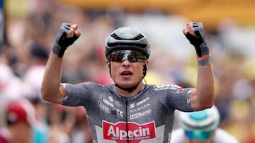 Cycling - Tour de France - Stage 13 - Agen to Pau - Agen, France - July 12, 2024 Alpecin - Deceuninck's Jasper Philipsen celebrates winning stage 13 REUTERS/Stephane Mahe