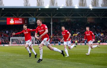 Paul Mullin celebra el definitivo 3-1 ante el Boreham Wood.