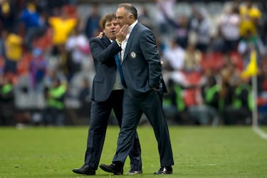 Cruz Azul y un cuerpo técnico con tintes azul y oro