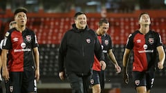 ROSARIO, ARGENTINA - MARCH 19: German Burgos (C) coach of Newell&#039;s Old Boys leaves the field after a match between Newell&#039;s Old Boys and Uni&oacute;n as part of Copa de la Liga Profesional 2021  at Marcelo Bielsa Stadium on March 19, 2021 in Ros