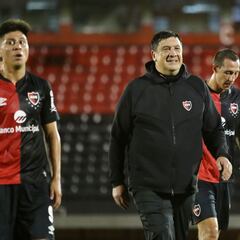 El 'Mono' Burgos empata a cero en su debut con Newell's