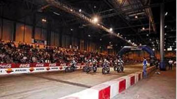 <b>ESPECTÁCULO</b>. 8.000 espectadores presenciaron las carreras de ambas categorías y vibraron con la velocidad y las derrapadas de las motos.