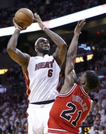 En el American Airlines Arena de Miami, en ‘downtown’ Miami y ante 20.025 espectadores, los Heat, favoritos absolutos de la Liga, consumaron la eliminación de los Chicago Bulls, aunque no sin dificultades.