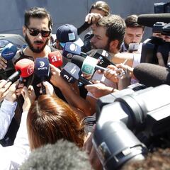 En el portón, sin despedida y peleado con Azul Azul: así fue el último día de Herrera en la U