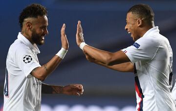 Atalanta de Bérgamo y el París Saint Germain se enfrentaron por los cuartos de final de la Champions League en el Estadio da Luz en Lisboa.