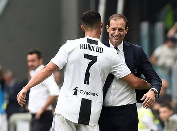 Soccer Football - Serie A - Juventus v U.S Sassuolo - Allianz Stadium, Turin, Italy - September 16, 2018  Juventus' Cristiano Ronaldo celebrates scoring their first goal with coach Massimiliano Allegri   