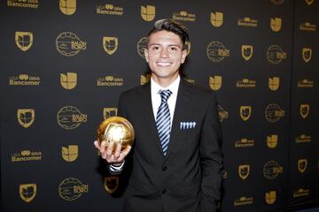 González es uno de los mejores jugadores de la generación que espera conseguir su lugar en Tokio. Sin embargo, como titular indiscutible con Monterrey, fue imposible su llamado a los Juegos Centroamericanos.