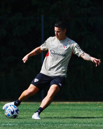 James Rodríguez, volante colombiano, en su primer entrenamiento con Sao Paulo.