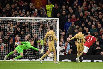 1-1. Marc-Andr¨¦ ter Stegen no puede evitar el primer gol tras el lanzamiento de Fred.