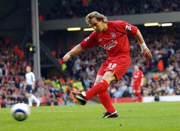 Militó en las filas del Liverpool entre 2005 y 2007.