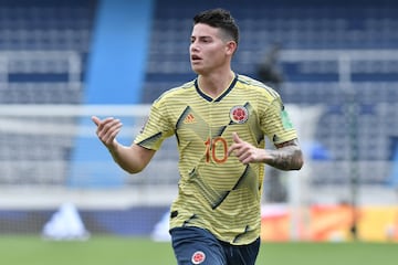 Colombia cayó goleado ante Uruguay en Barranquilla y tendrá que buscar puntos en su visita a Ecuador en Quito