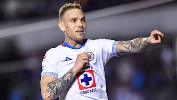 Carlos Rotondi celebrates his goal 0-1 of Cruz Azul during the 5th round match between Queretaro and Cruz Azul as part of the Liga BBVA MX, Torneo Apertura 2024 at La Corregidora Stadium on August 23, 2024 in Santiago de Queretaro, Mexico.