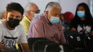 Santiago, 7 febrero 2022.
Comienza la segunda dosis de refuerzo en personas mayores de 55 años en el vacunatorio de la comuna de La Florida. 
Jonnathan Oyarzun/Aton Chile
