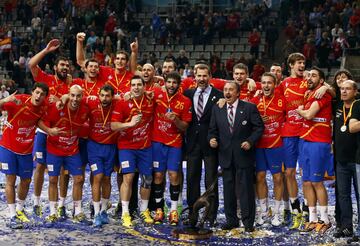 En la imagen celebrando el Mundial de Balonmano en 2013 como presidente de la Real Federación Española de Balonmano