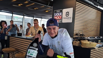 Héctor Garzó celebró en el hospitality de su equipo el título de MotoE.