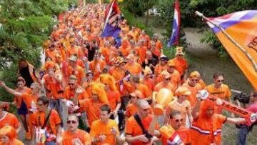 La marea naranja se prepara para el partido decisivo ante Portugal.