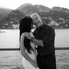 La fiesta de compromiso de Jeff Bezos con Bill Gates, DiCaprio y Rania de Jordania