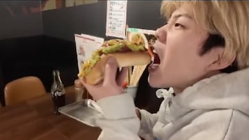 Un japonés vende el completo italiano en Osaka y la reacción de los clientes sorprende: sus caras lo dicen todo