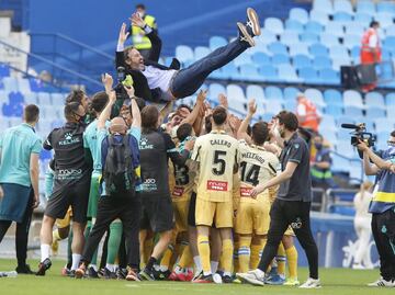 Los jugadores del Espanyol celebrando el ascenso matem¨¢tico a primera divisi¨®n