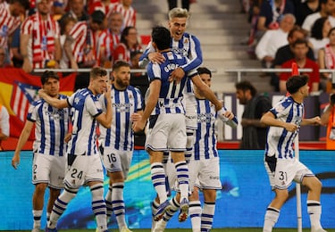 La Real Sociedad se adelantó nada más comenzar el partido. Barrenetxea marcó de cabeza tras un centro desde la banda izquierda, firmando el gol más rápido de la historia de una final de la Copa del Rey.