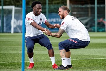 Primer entrenamiento del jugador nacido en Camas con el club parisino. 