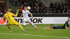 MILAN, ITALY - MARCH 14:  Luka Jovic of Eintracht Frankfurt scores the opening goal past Samir Handanovic of FC Internazionale during the UEFA Europa League Round of 16 Second Leg match between FC Internazionale and Eintracht Frankfurt at San Siro on Marc