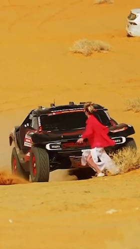 Es la imagen del día en el Dakar y a punto de ser una tragedia: alucinen con lo sucedido