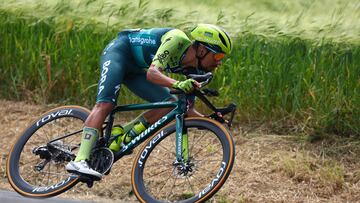 Team Bora's Colombian rider Daniel Martinez rides in the pack during the 12th stage of the 107th Giro d'Italia cycling race, 193km between Martinsicuro and Fano, on May 16, 2024. (Photo by Luca Bettini / AFP)