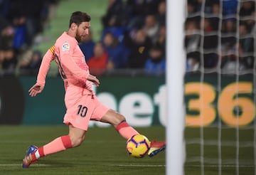 0-1. Leo Messi marcó el primer gol.