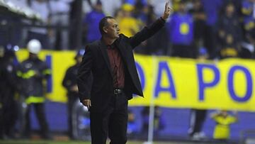 Gustavo Alfaro será anunciado como nuevo entrenador de Boca Juniors y tendrá la dura misión de tomar el mando de un plantel golpeado psicológicamente.