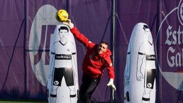 Valladolid. 6/1/2024. Primer entrenamiento Del Real Valladolid del 2024 a puerta abierta para los ni?os. Photogenic/Miguel ?ngel Santos