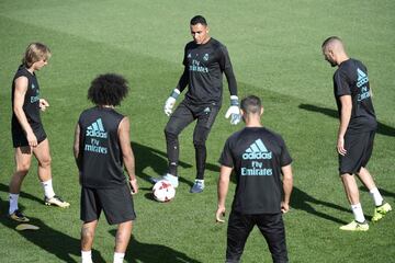 Cristiano y Modric protagonistas en el entrenamiento