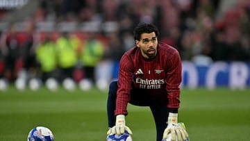 Arsenal's Spanish goalkeeper #01 David Raya warms up ahead of the English FA Cup quarter final football match between Southampton and Arsenal at St Mary's Stadium in Southampton, southern England on April 4, 2026. (Photo by Glyn KIRK / AFP) / RESTRICTED TO EDITORIAL USE. No use with unauthorized audio, video, data, fixture lists, club/league logos or 'live' services. Online in-match use limited to 120 images. An additional 40 images may be used in extra time. No video emulation. Social media in-match use limited to 120 images. An additional 40 images may be used in extra time. No use in betting publications, games or single club/league/player publications. /